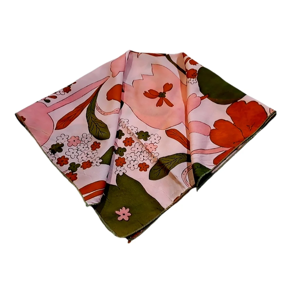 Chic Floral Scarf in Pink and Green